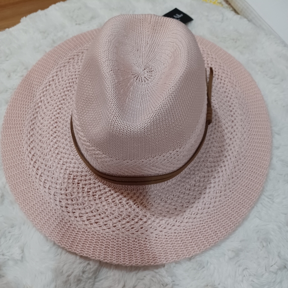 Marcus Adler Accessories - Pink Wide-Brimmed Sun Hat with Breathable Mesh